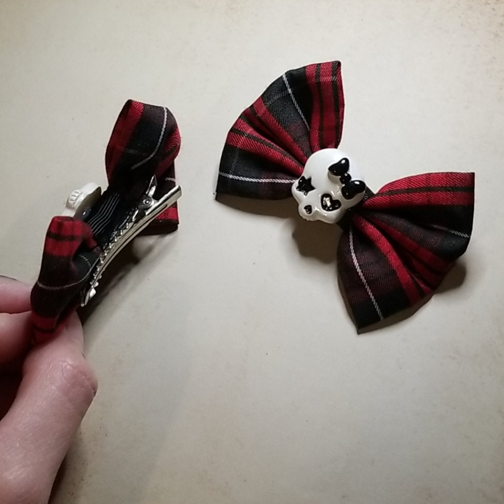 FWBP Plaid + Skull Hairbows - Picture 2 of 3